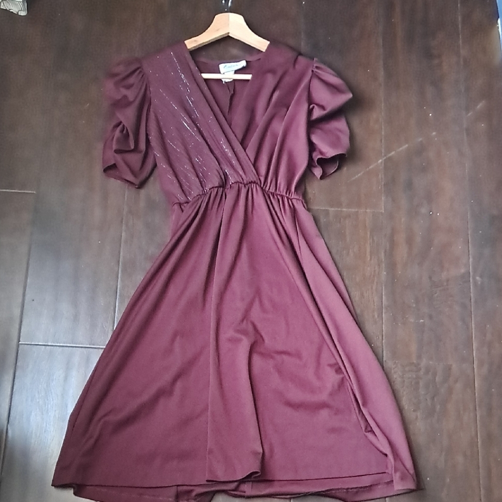 Chic Maroon Midi Dress